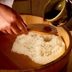 鮨 匠海 - 厳選した米に独自でブレンドした酢を合わせた赤酢のシャリ