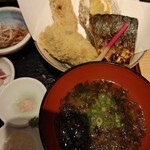 かき小屋 厚岸水産 豊田 元城店 - 牡蠣フライ、焼き鯖(とても脂がのっている鯖です。)、あおさのりお味噌汁