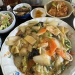中国料理 頤和園 - 十目餡：エビ天、豚天、タケノコ、白菜、ニンジン、エリンギ、キクラゲ、袋茸、クワイ、青梗菜