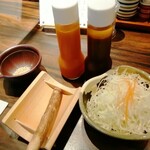 豚かつ専門 とんとん - 千切りキャベツ