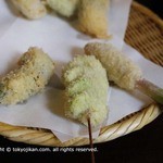 はん亭 根津本店 - 左から《left》・海老の紫蘇巻きshrimp  and perilla -leaf roll・そらまめbroad bean・谷中生姜の肉巻きyanaka ginger and meat roll. 