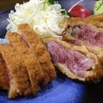 牛かつ おか田 - ポジティブ研究所
            今日のランチは これだぁ〜♪
            牛ロースかつランチセット！