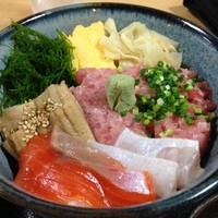 魚屋 小次朗 - 穴子ネギトロサーモン丼@新橋 小次朗