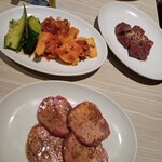 焼肉ハウス大滝 - キムチ、レバー