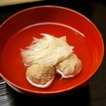 道人 - 吸い地とは気付かないほどの透明感ながら、丸みを帯びた味わいはグラデーションで深みを増して、初めて抱く感動です。
                                なんと美しい味わいなんでしょう。