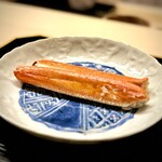 道人 - 炭火焼きでシンプルに。
      ですが、炭の香りが蟹の風味を一切邪魔しません。じっくりと火入れしてあって、保水が素晴らしい。