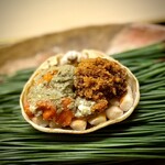 道人 - まずは、解禁直後の蟹から。
      コッパ蟹は内子も外子もたっぷり。いきなり幸せ♪
      この時は、「ご飯に乗せても美味しいだろうなぁ」なんて思っていました(^^)