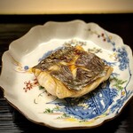 道人 - ドラゴン太刀魚！カッコいいですね、ドラゴン！(^^)
      その名の通りのサイズ感ですが、決して大味にならずに旨味がギュッと詰まっています。