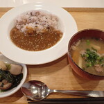 トーコーキッチン - カレー 副菜、豚汁