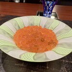 奈良屋町 青 - ③サイコロ長芋とじゃがいも（北海道産インカの目覚め）のムース、上に筋子をほぐしたもの、佐賀県産雲丹を載せて