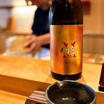 天ぷら たけうち - おまかせ＃３ AKABU 琥珀。 「AKABU ひやおろし」に代わるNEWスタイルの秋酒なんだとか。 吟醸香が表に出すぎない、それでいて旨味たっぷりの奥深さがあって旨い。