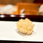 天ぷら たけうち - タラの白子。 これはもういわずもがな。 酒、呼びすぎるー。 口腔内やけどにだけ、ご注意を。