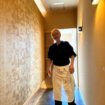 天ぷら たけうち - ほら、真剣に料理してる厳しいなまざしと打って変わって、なんか優しくて可愛い大将。