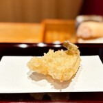 天ぷら たけうち - キス。 デカ！ 厚！ でも、キスのほわほわの柔らかい白身と独特の香りで、気づいたら消えてました。