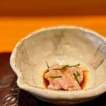 天ぷら たけうち - カワハギ。 朝〆したカワハギの肝あえ。 うーん、カワハギ独特の、濃厚なのにさっぱりした喉越しとクリクリ食感。 これと同じ料理が昨夜の鮨屋で出たけど、少し生臭くて、寝かせて死んでしまった食感とは大違い。