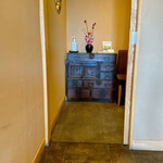 天ぷら たけうち - 内扉を抜けたら、フラットなままカウンターに続きます。