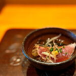 天ぷら たけうち - ヤイトガツオ。 この福岡で食べれる大好きなタネ。 全身トロ状態。 もずくと酸味で旨い！ ここは鮨屋？と天ぷら屋に来たこと忘れます。