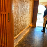 天ぷら たけうち - 大将と楽しい料理話をした後のお見送り。 タクシー、めちゃ待たしてるの忘れてた・・