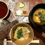 天ぷら たけうち - こんだけ食ってもまだ出てきます。 〆の炊き込みごはんセット。 これが、また旨くてさ〜。 もう、どうにでもしてくれ！