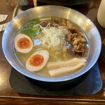 麺らいけん - 純塩らぁ麺中盛1040円
      味玉子120円