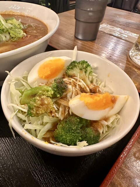 豚汁屋のカレーラーメン!?』by JoeColombia : イチガヤキッチン