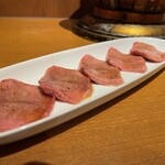 炭火焼肉ホルモン まるは - 