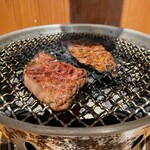 炭火焼肉ホルモン まるは - 