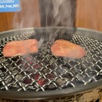 炭火焼肉ホルモン まるは - 