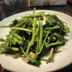 南北家常菜中華居酒屋 百円餃子 - 空芯菜炒め