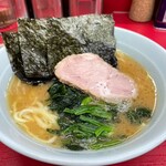 家系ラーメン 武将家 - 並ラーメン