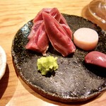 焼鳥 おがわ - 鳥刺(２)白いのは鳥の白子です。美味しい！！