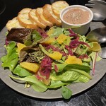 シノバズブルワリー ひつじあいす - （２）ラムのリエット＆サラダ　コーンビーフが秀逸！