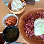 ジンギスカン白樺 - ライス、味噌汁、キムチ
