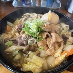 中華そば GO.TO.KU 仁 - 2024年11月限定「秋野菜の中華そば」トッピングに玉子とモツ煮です。根菜、きのこが盛り沢山です。