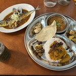 BLOCK HOUSE 水曜カレー - カレー3種類＆つけ合わせ