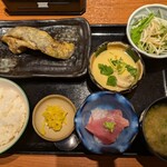 おいしい寿司と活魚料理 魚の飯 - 