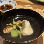 鮨処 池上 - 椀物　淡路島鯛　焼き松茸　みずのみ　冬瓜