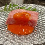 焼肉たまき - 卵黄とろ〜り