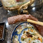 焼肉たまき - 端で持でないぐらい柔らかい