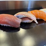 伊勢鮨 駅中店 - おまかせ10貫