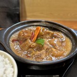 王富貴黄燜鶏 - 豚足煮込み