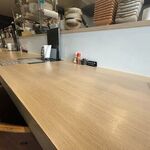 和風バル 悠和 - お店はカウンターと奥にお座敷席と言う造りの居酒屋さんなんですが月・火・水の３日間はランチがいただけます。