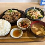 和風バル 悠和 - 暫く待つと注文した鶏もも炙り御膳９００円の出来上がりです。