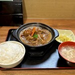 王富貴黄燜鶏 - 豚足煮込み
