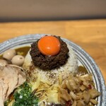 吉田カレー  - 並、甘口、豚ハーフ、チキンアチャーリー（限定トッピング）、うずらのアチャール（限定トッピング）、玉ねぎアチャール（限定トッピング）