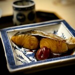 道人 - ご飯のお供のトロ鰆。
      梅煮がいいんでしょうね。お鮨などでいただくよりも、ずっとサッパリいただけます。