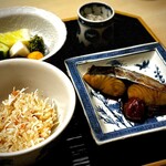 道人 - プライスレスな、極上定食♪
      この献立だけでも、立派すぎるお店が出せますね(^^)
      最高の〆ごはんでございました。