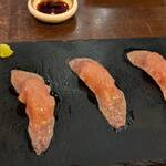 近江牛ステーキとがぶ飲みワイン ニクバルモダンミール 大津店 - 近江牛炙りにぎり ３貫