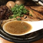 麺屋タカモト - 美味しいスープ。