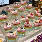 Buffet Restaurant Bridge - 覆盆子開心果